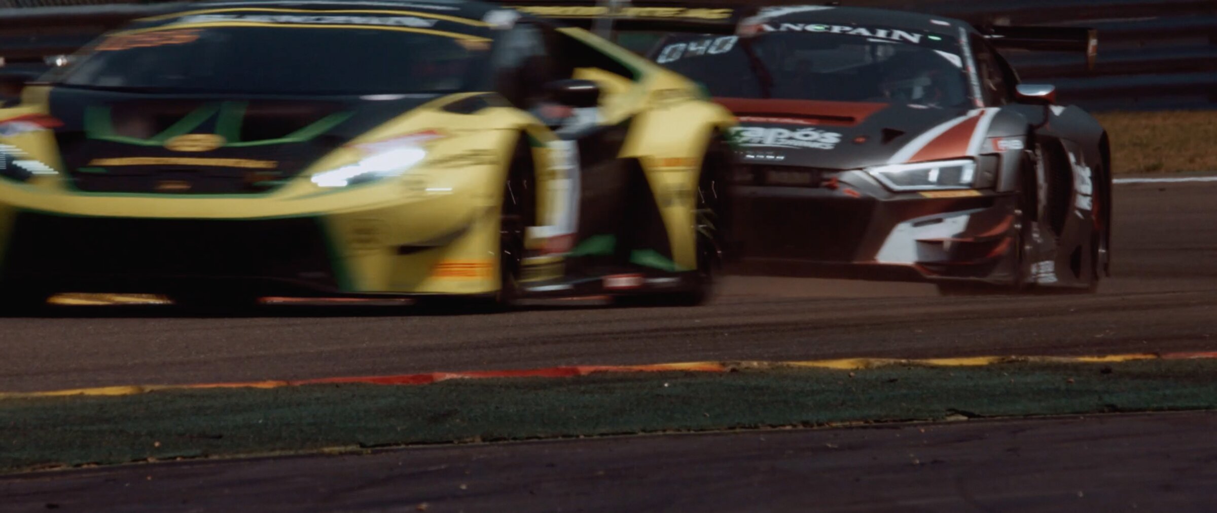 GT cars battling wheel-to-wheel, Spa-Francorchamps